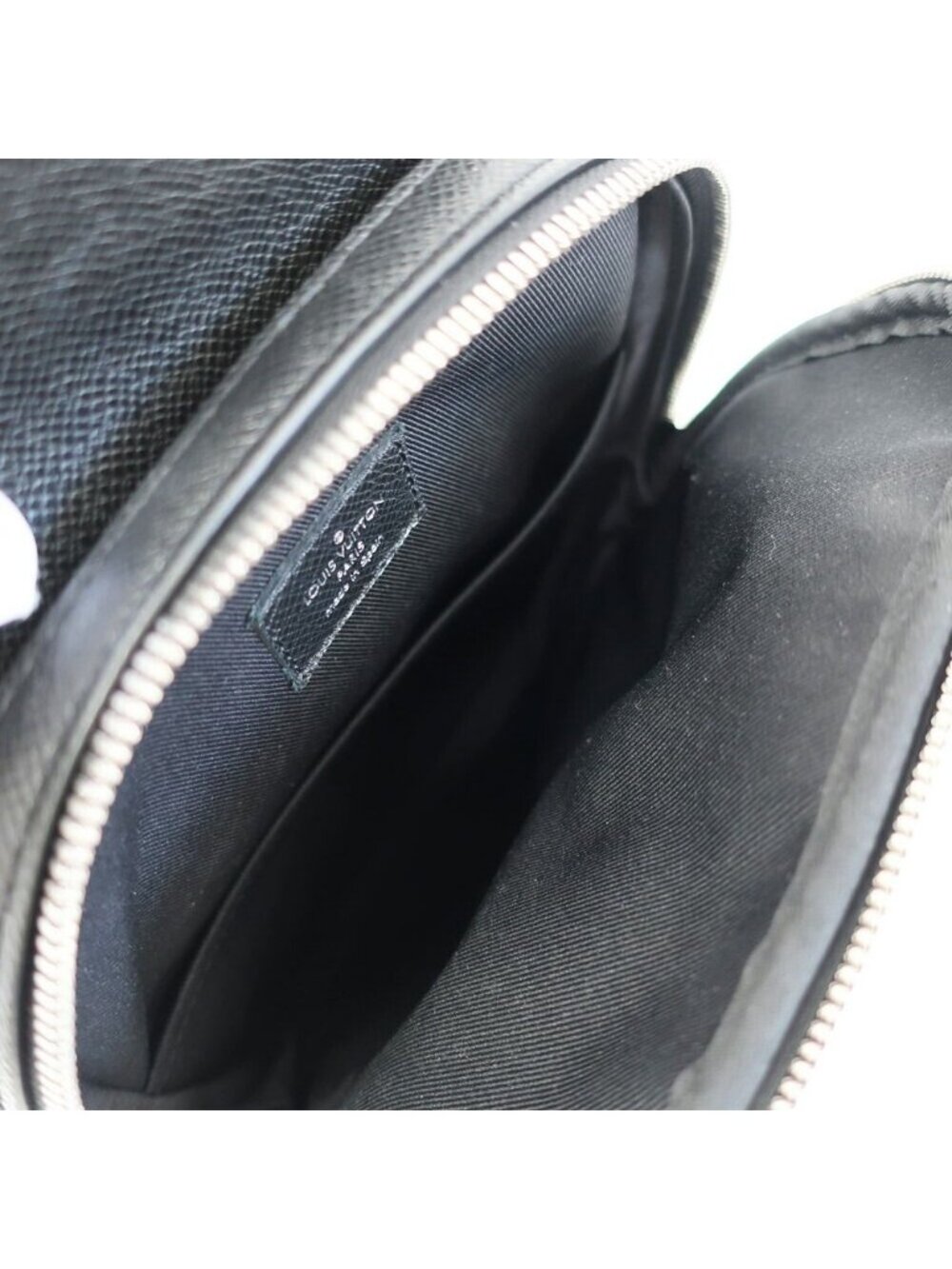 Louis Vuitton Ten Avenue Sling Bag Taiga Leather Black Silver - Picture 6 of 10